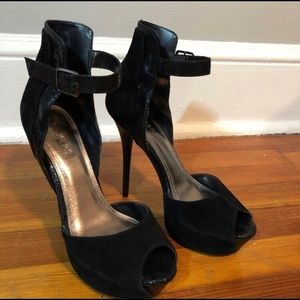 BAKERS Diedra Platform Heels